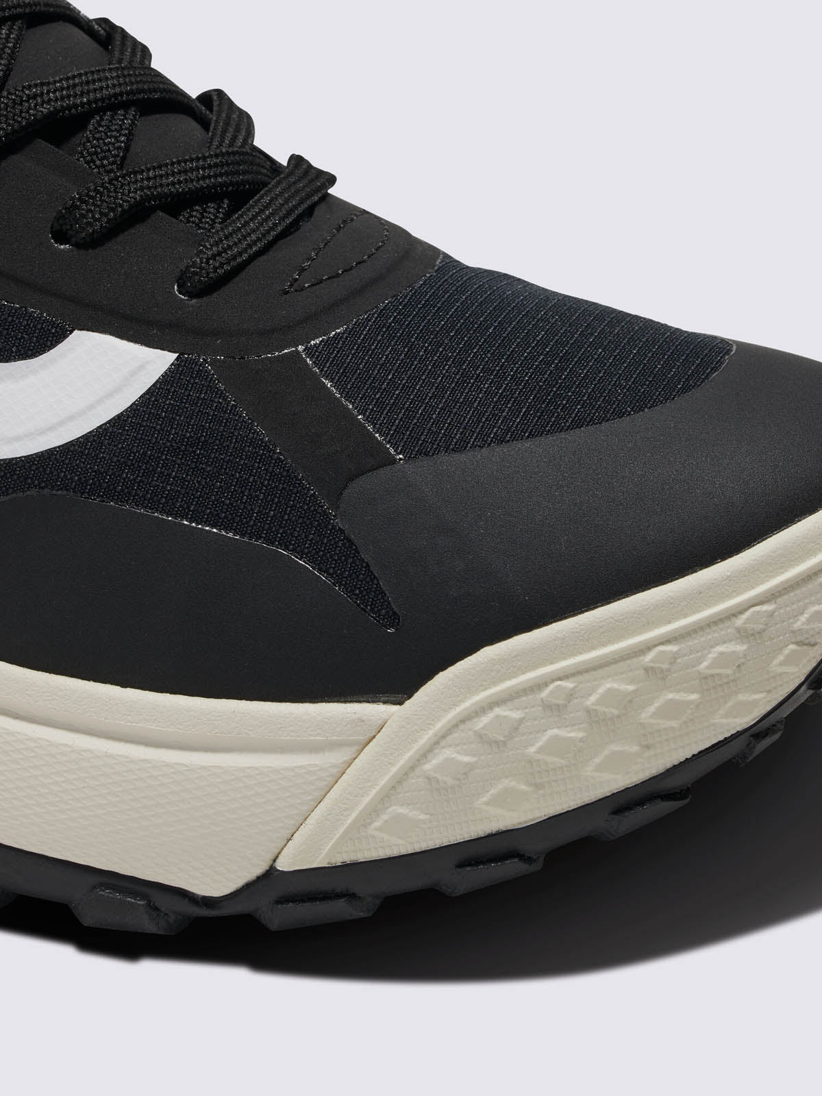 Zapatilla Adulto MTE Crosspath Negro Vans