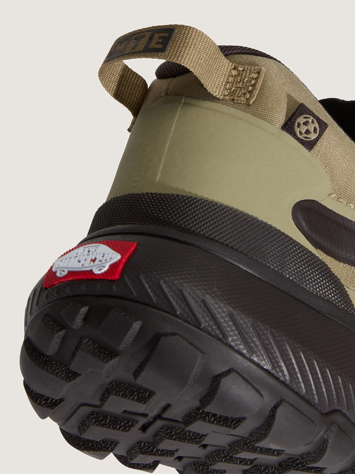 Zapatilla Hombre MTE Crosspath Café Vans