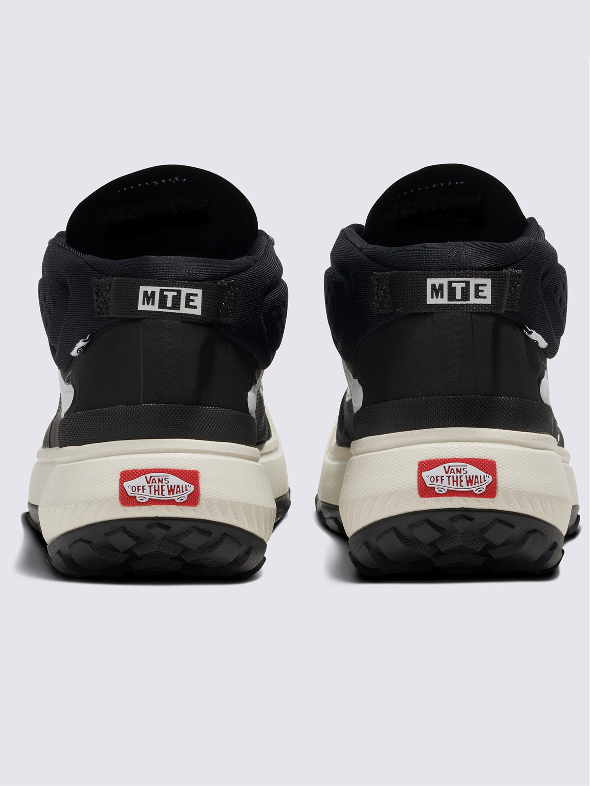 Zapatilla Adulto MTE Crosspath Mid Negro Vans