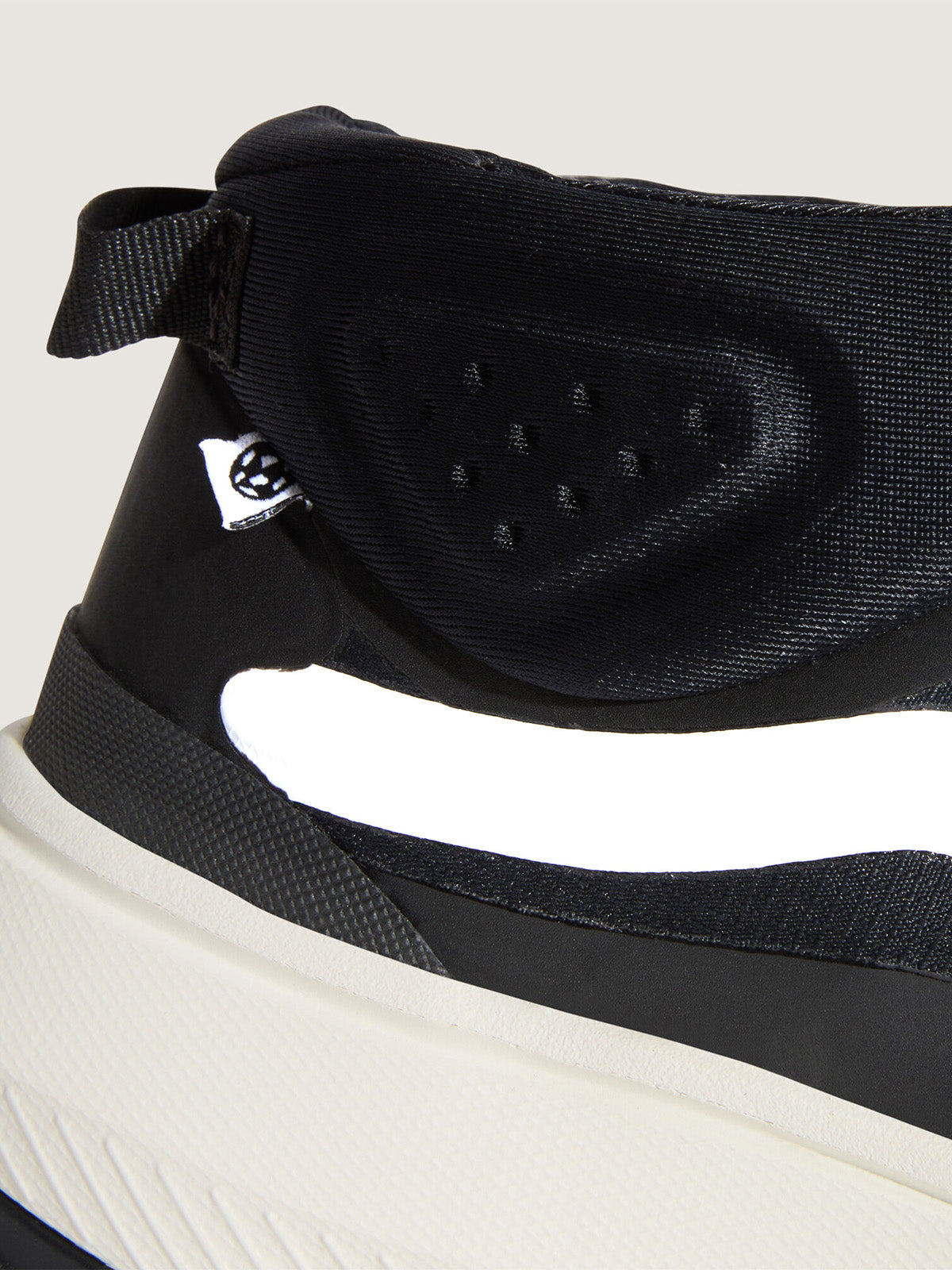 Zapatilla Adulto MTE Crosspath Mid Negro Vans