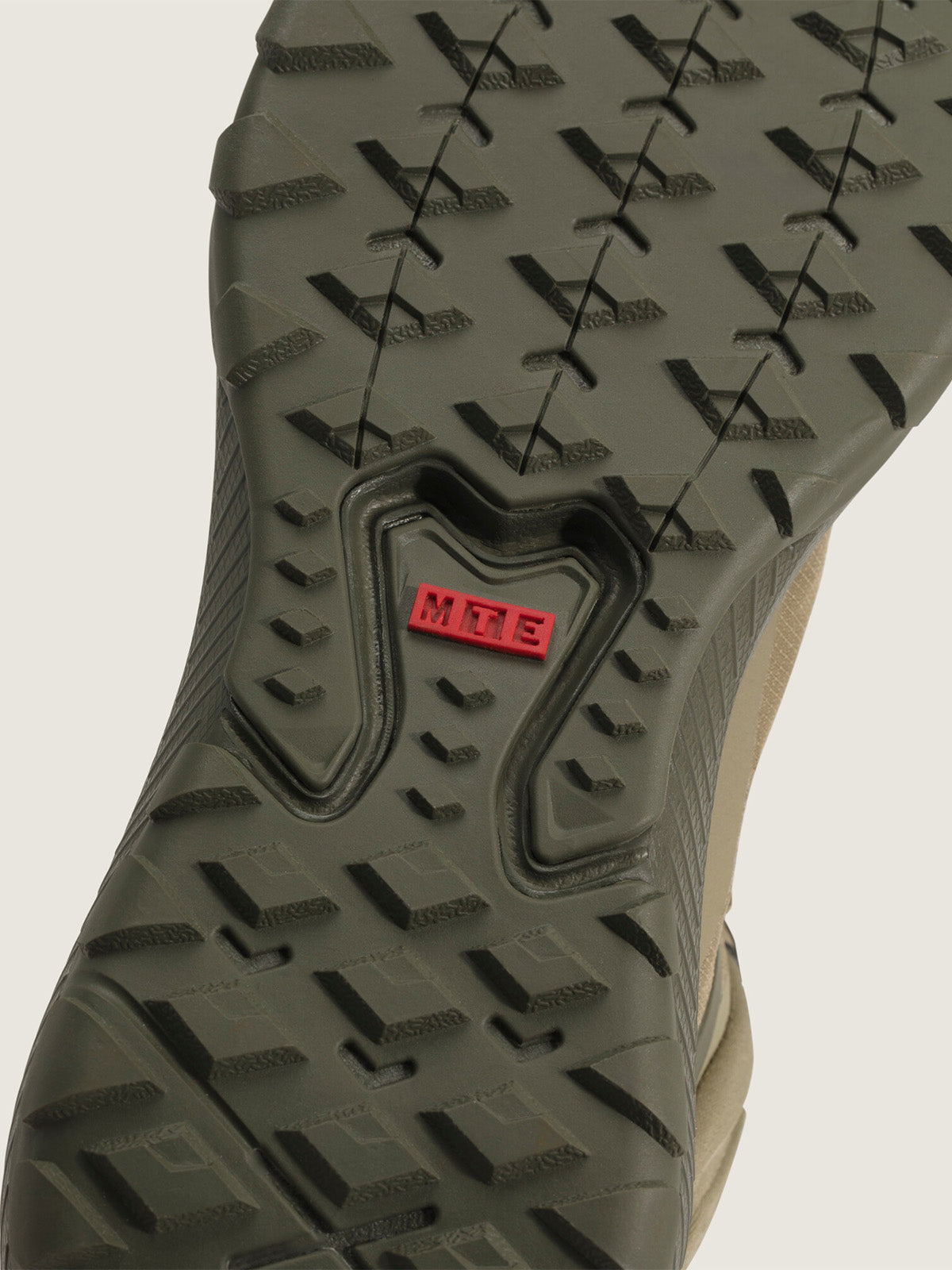 Zapatilla Hombre MTE Crosspath Mid Café Vans