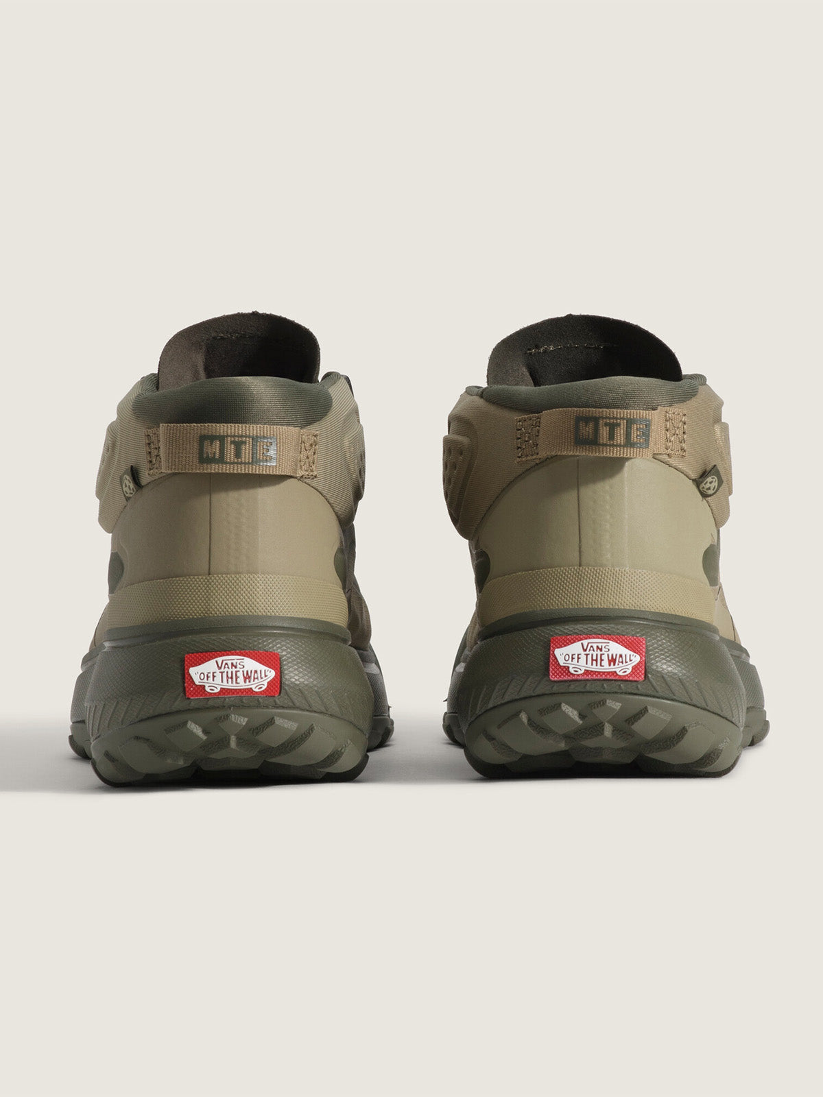 Zapatilla Hombre MTE Crosspath Mid Café Vans