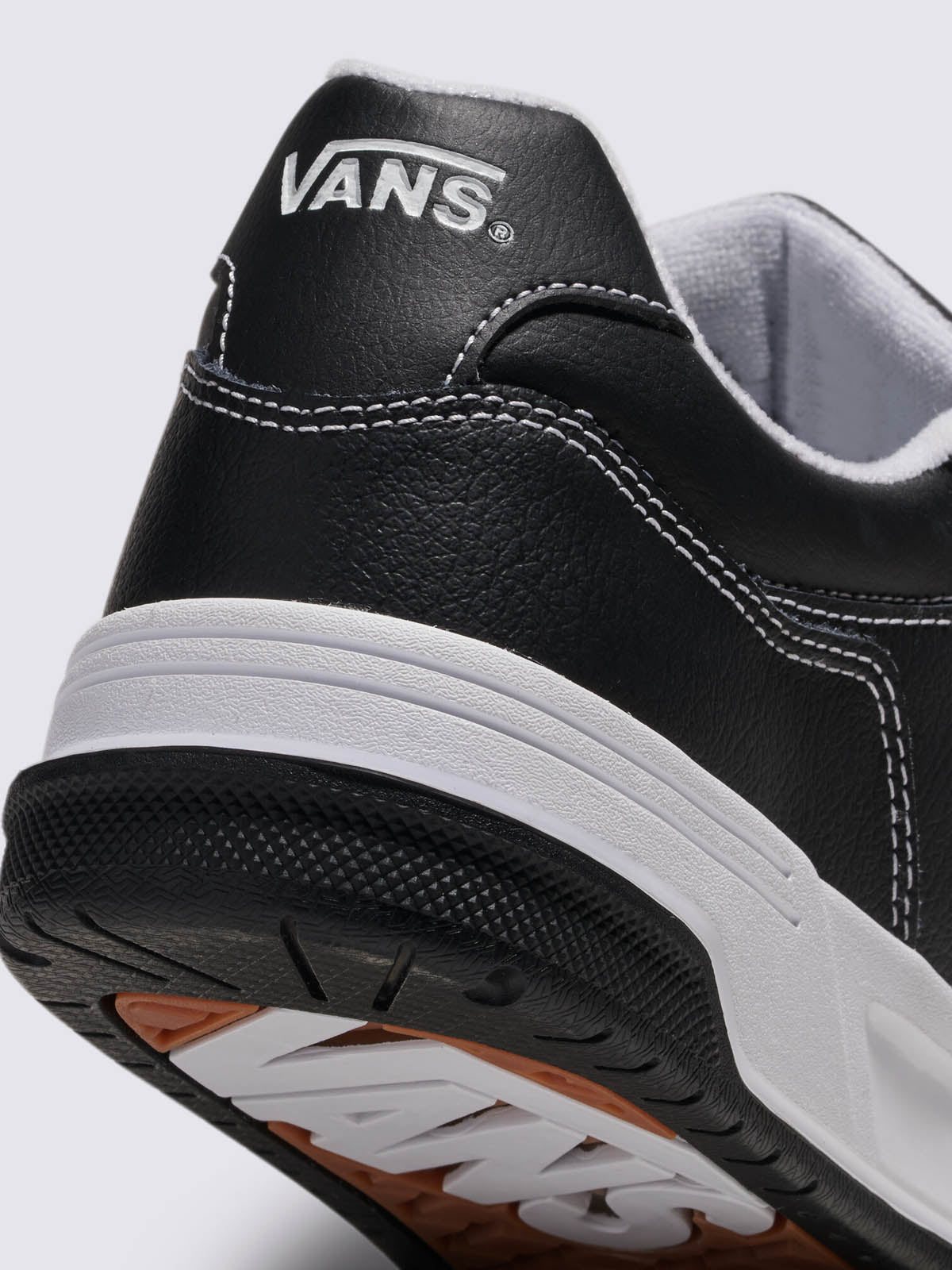 Zapatilla Adulto Upland Negro Vans