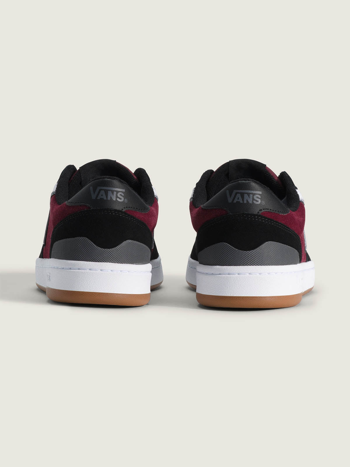 Zapatilla Adulto Lowland 2.0 Negro Vans