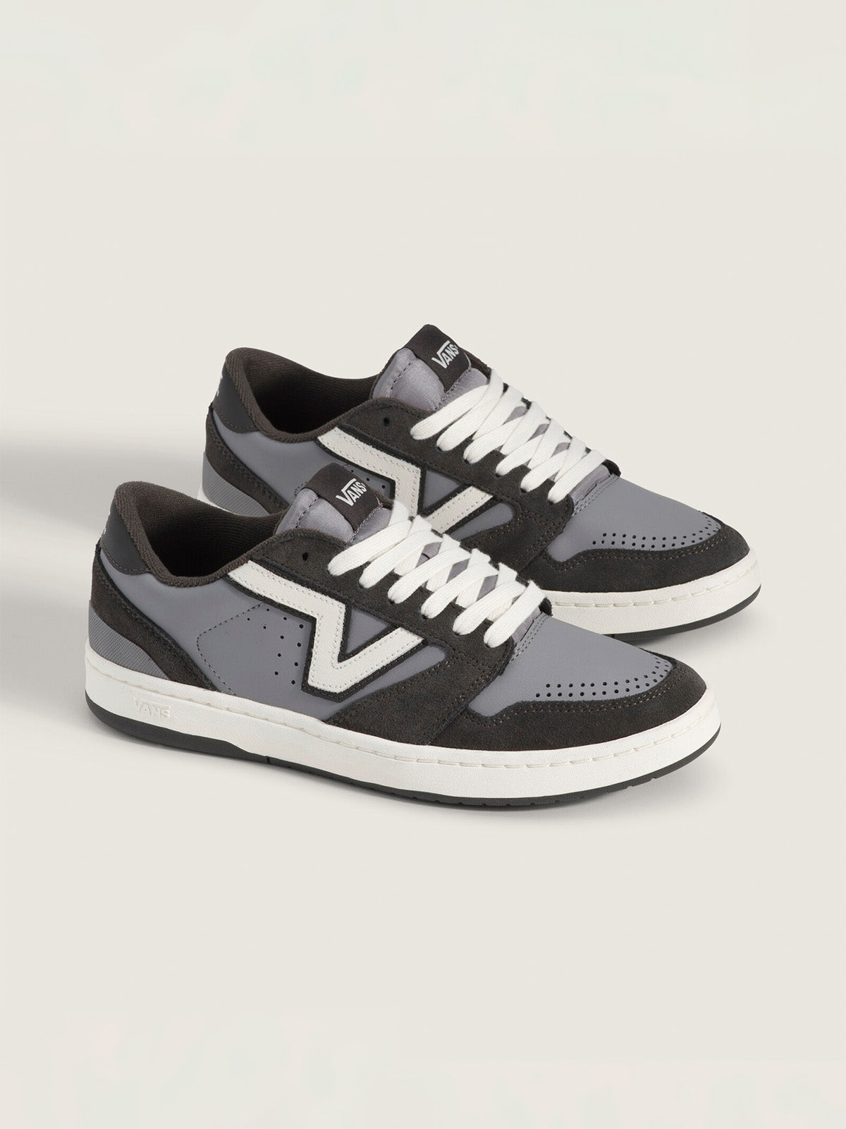 Zapatilla Hombre Lowland 2.0 Gris Vans