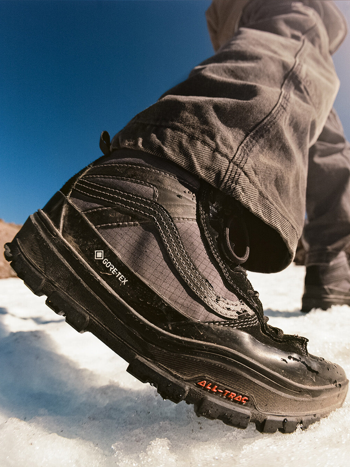 Zapatilla Adulto MTE Sk8-Hi Gore-Tex Negro Vans