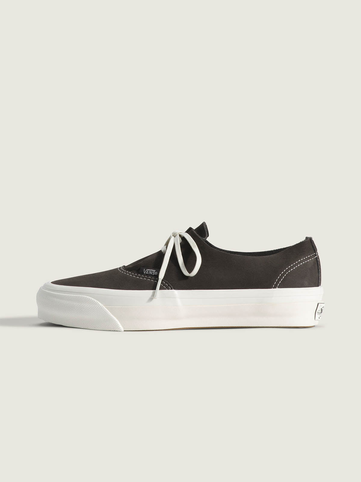 (011) BLACK/WHITE