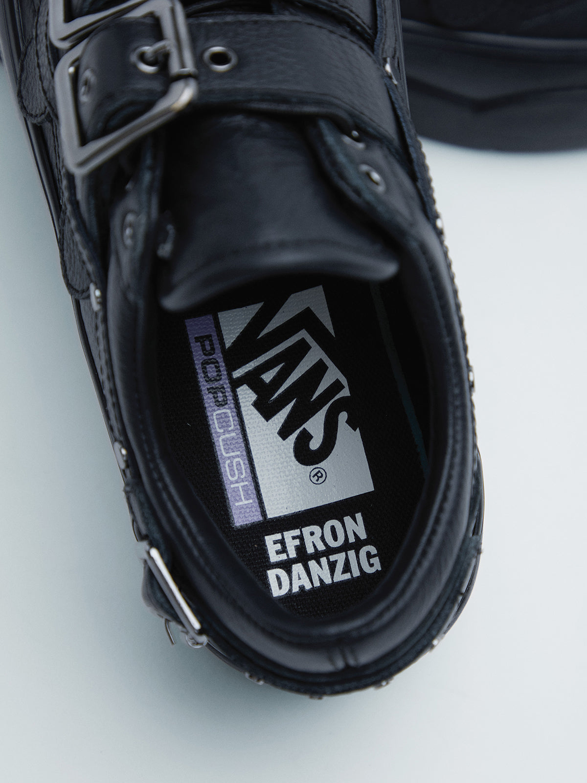 Zapatilla Mujer Premium Old Skool Buckle Negro Vans