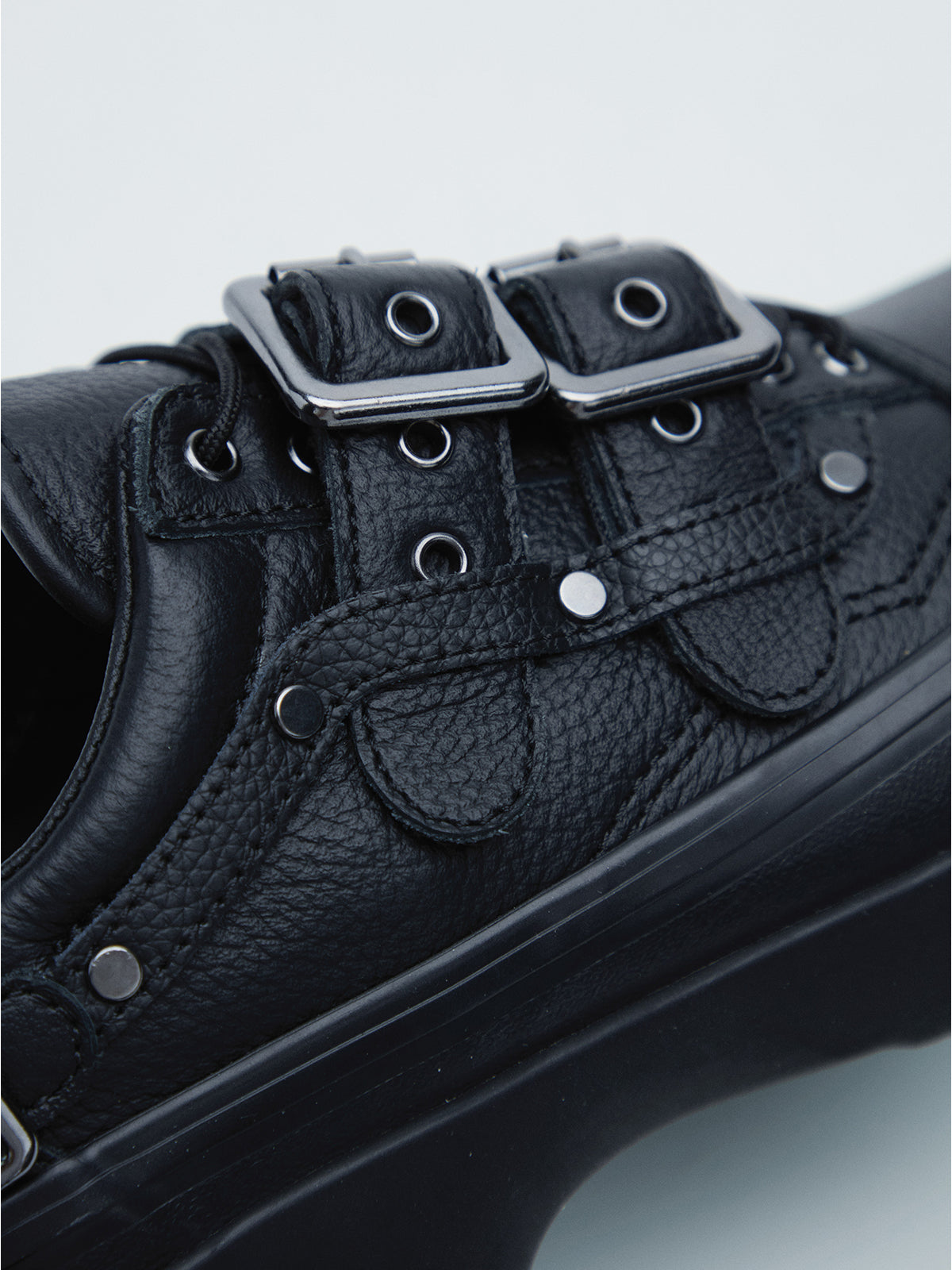 Zapatilla Mujer Premium Old Skool Buckle Negro Vans