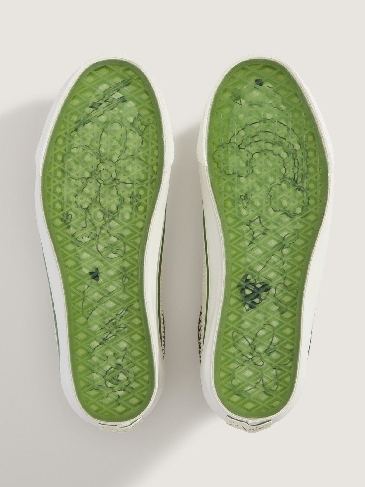 Zapatilla Mujer Premium Old Skool Charms Blanco Vans - Cocona