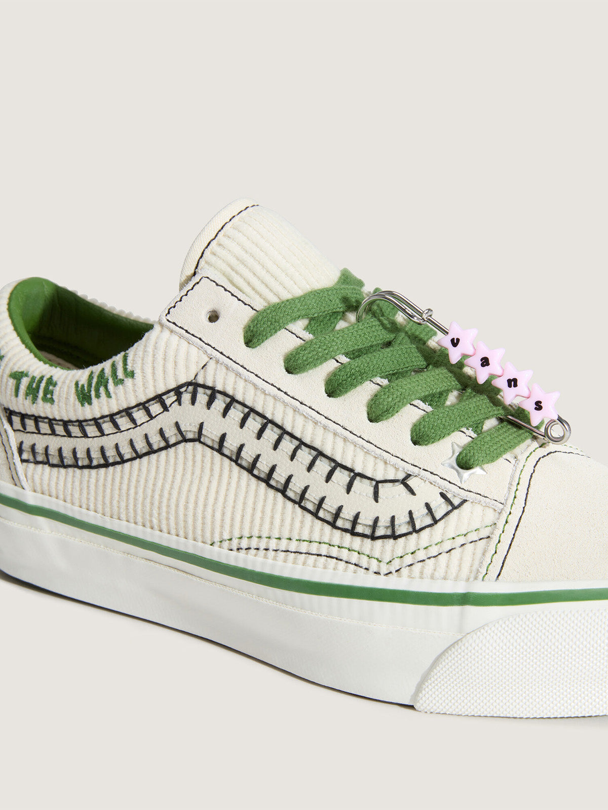 Zapatilla Mujer Premium Old Skool Charms Blanco Vans - Cocona