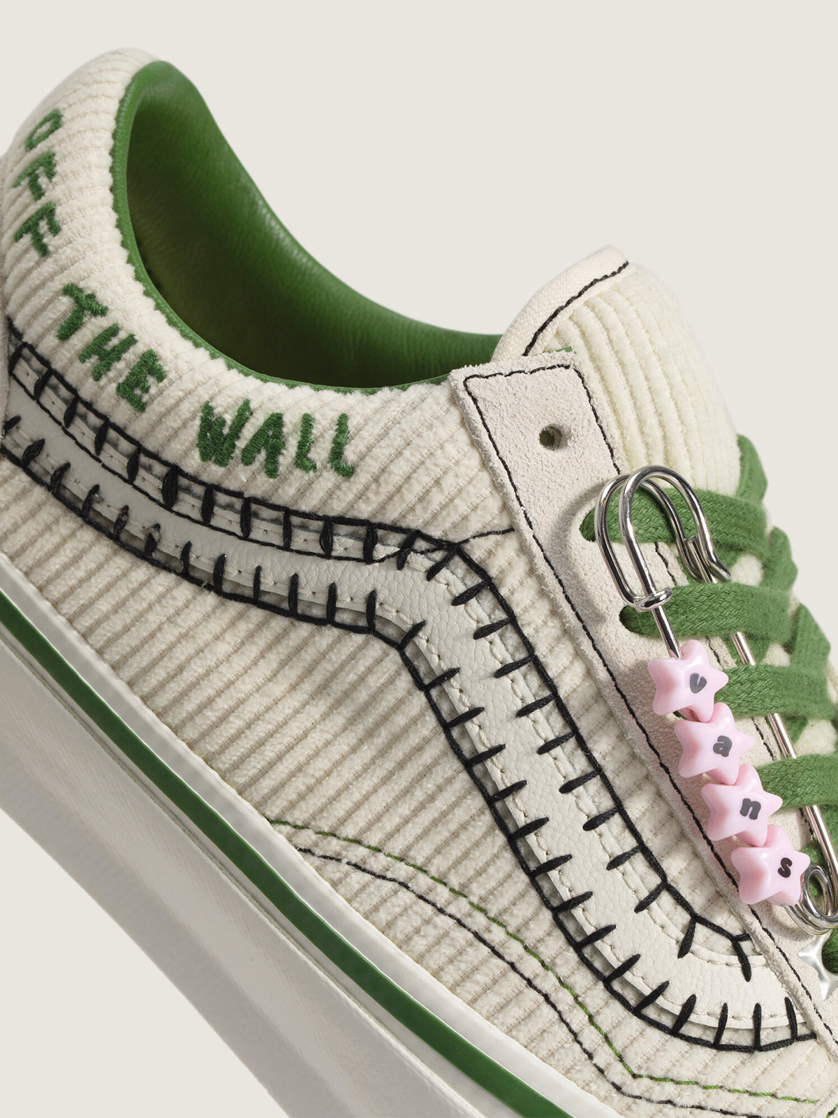 Zapatilla Mujer Premium Old Skool Charms Blanco Vans - Cocona