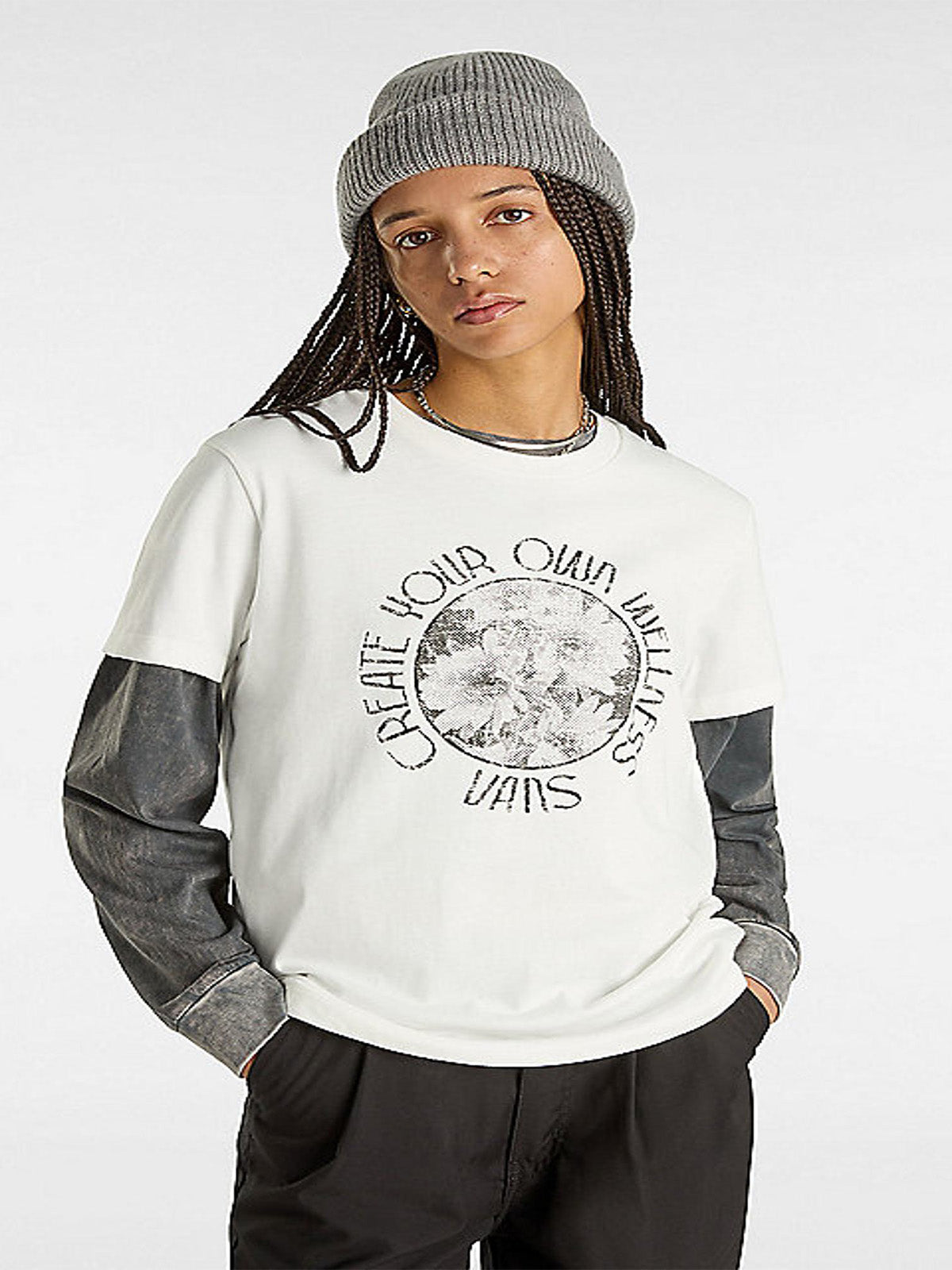 Polera M/C Mujer Earthbpund Outsized Negro Vans