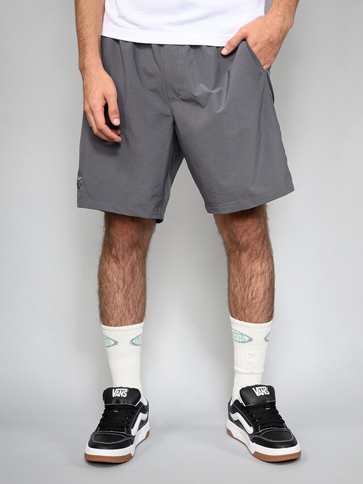 Short Hombre Mte Outline Hybrid Gris Vans