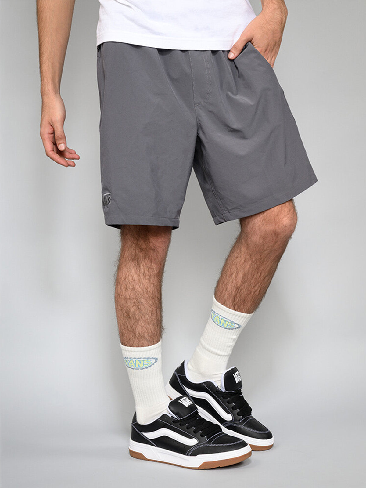 Short Hombre Mte Outline Hybrid Gris Vans