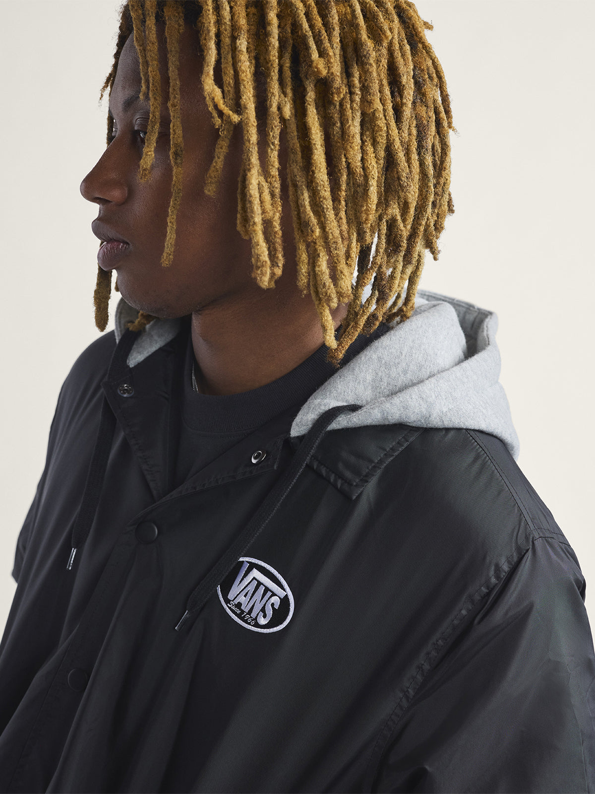 Chaqueta Hombre Riley Hooded Coaches Negro Vans