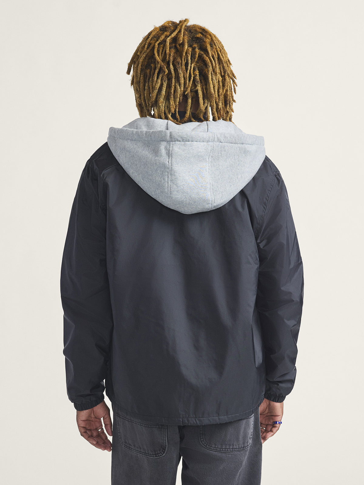 Chaqueta Hombre Riley Hooded Coaches Negro Vans