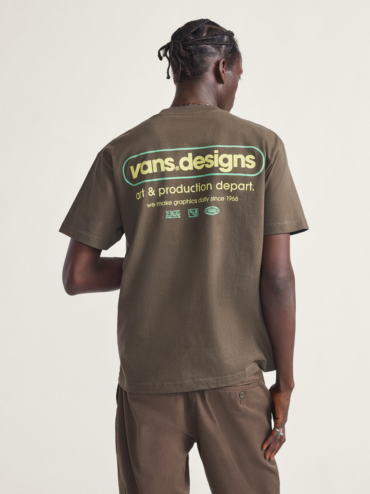 Polera M/C Hombre Art Production Café Vans