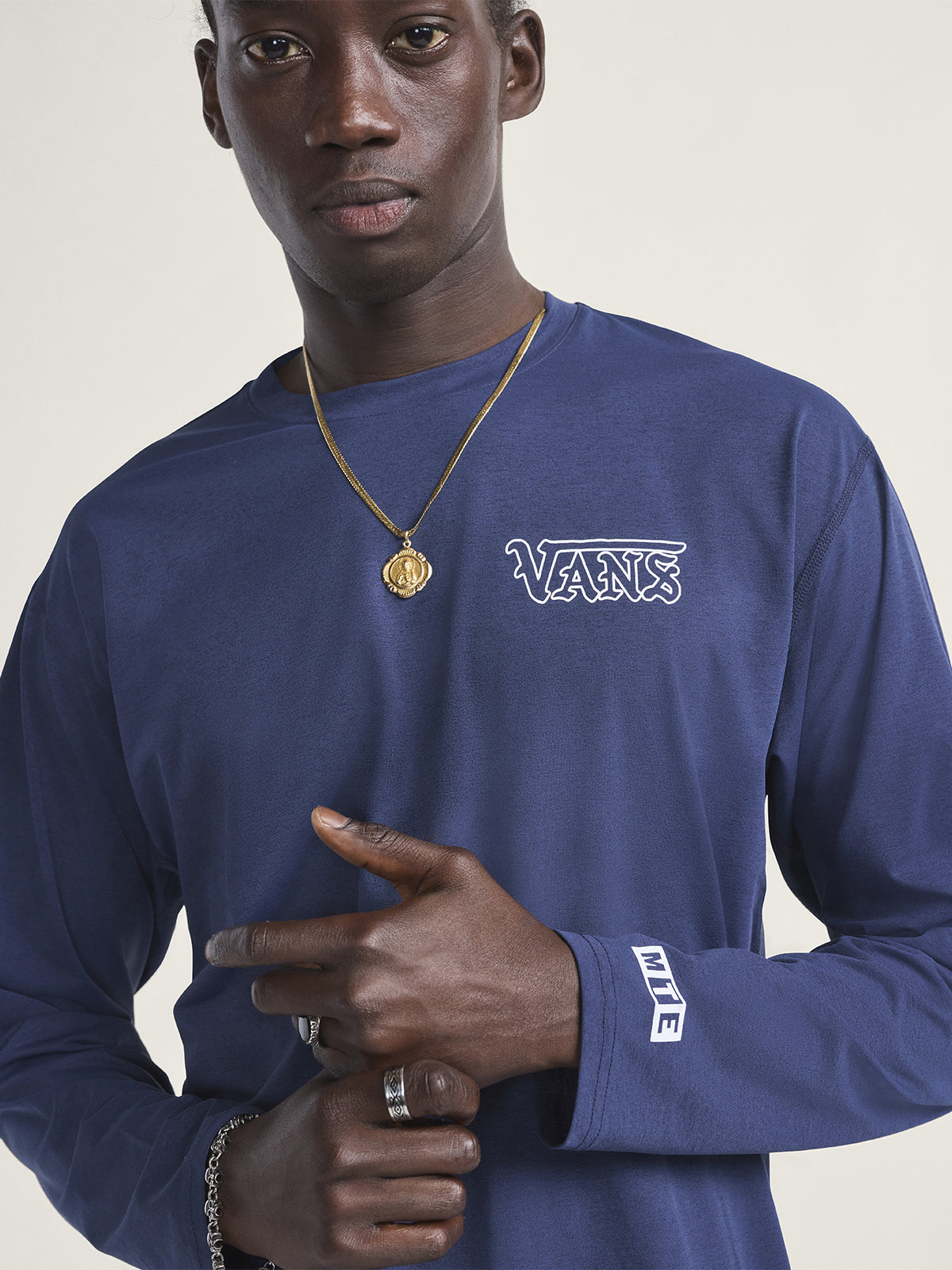 Sweater Hombre Mte Outline Hybrid Azul Vans