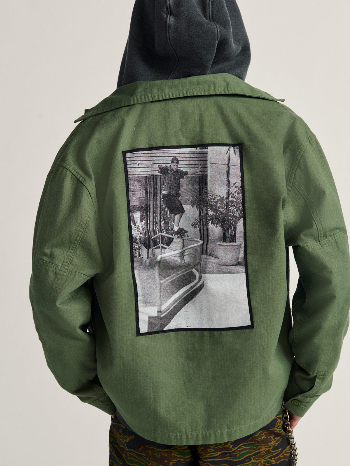 Camisa M/L Hombre Skate Atiba Haze Mil Verde Vans