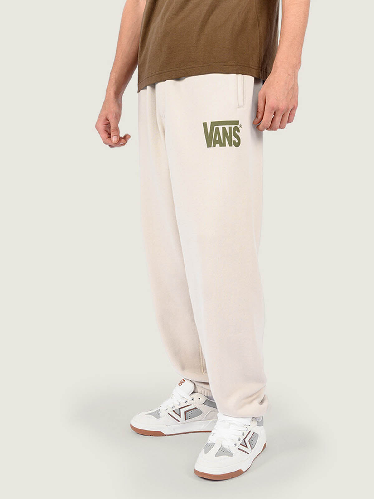 Pantalon Buzo Hombre Stretch Logo Fleece Gris Vans
