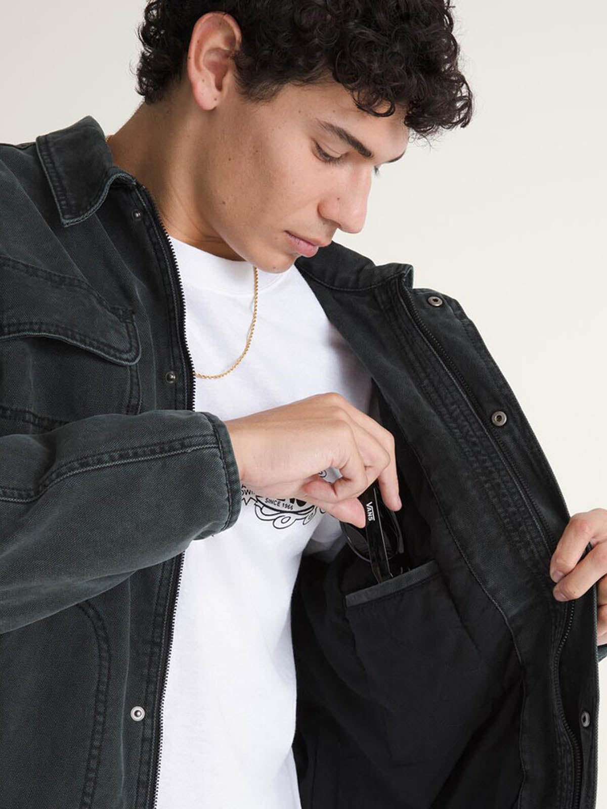 Chaqueta Hombre Umber Pigment Canvas Negro Vans