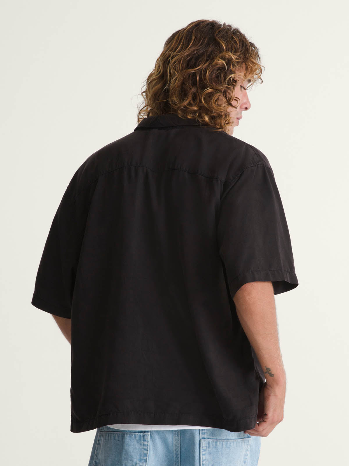 Camisa M/C Hombre Van Doren Tencel Che Negro Vans