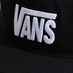 Detalle del logo Vans bordado en blanco