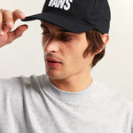 Hombre con el jockey Vans Stretch Logo Snapback negro