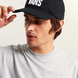 Hombre con el jockey Vans Stretch Logo Snapback negro