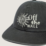 Detalle de la gráfica de sol y Off the Wall en crema