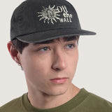 Hombre con el jockey Vans Dreams Spill negro